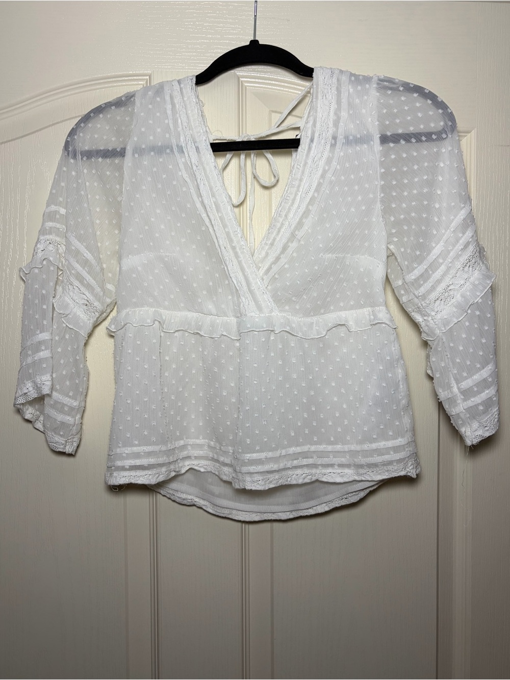 Abercrombie & Fitch White Swiss Dot V-Neck Peasant Top